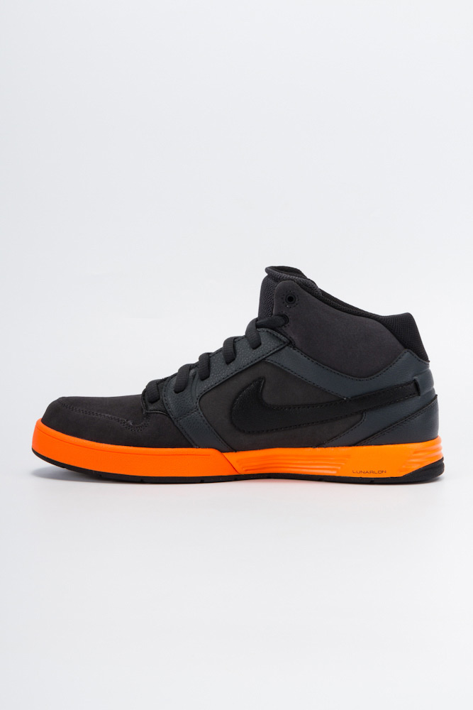 Nike discount mogan 3